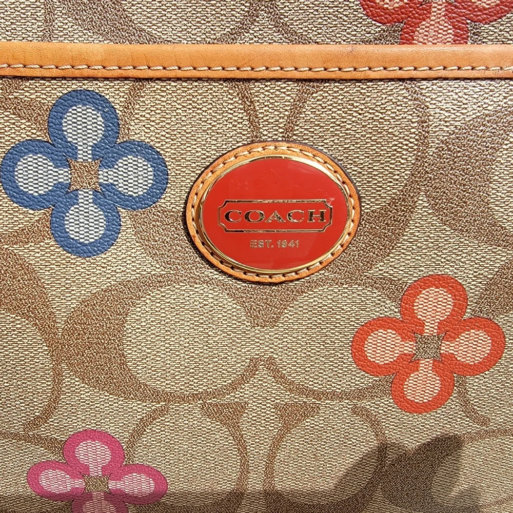 Coach Classic Peyton Clover Tote - Picture 13 of 15